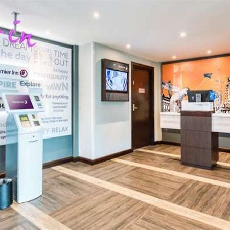 Premier Inn Oxford Kidlington Exterior photo